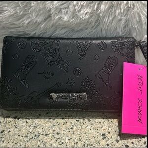 NWT-Betsey Johnson Black Wristlet